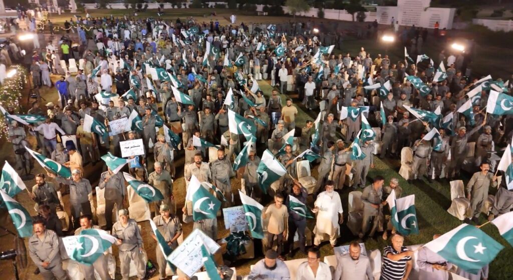 In celebration of the historic success of Operation Bunyān al-Marsūs and the remarkable victory against India, a grand event was organized by the Karachi Metropolitan Corporation (KMC) at Polo Ground, Baradari Park. The ceremony was graced by the special presence of Mayor Karachi, Barrister Murtaza Wahab, Deputy Mayor Salman Abdullah Murad, and the Municipal Commissioner of Karachi. The enthusiastic crowd and a spectacular fireworks display made the evening truly unforgettable